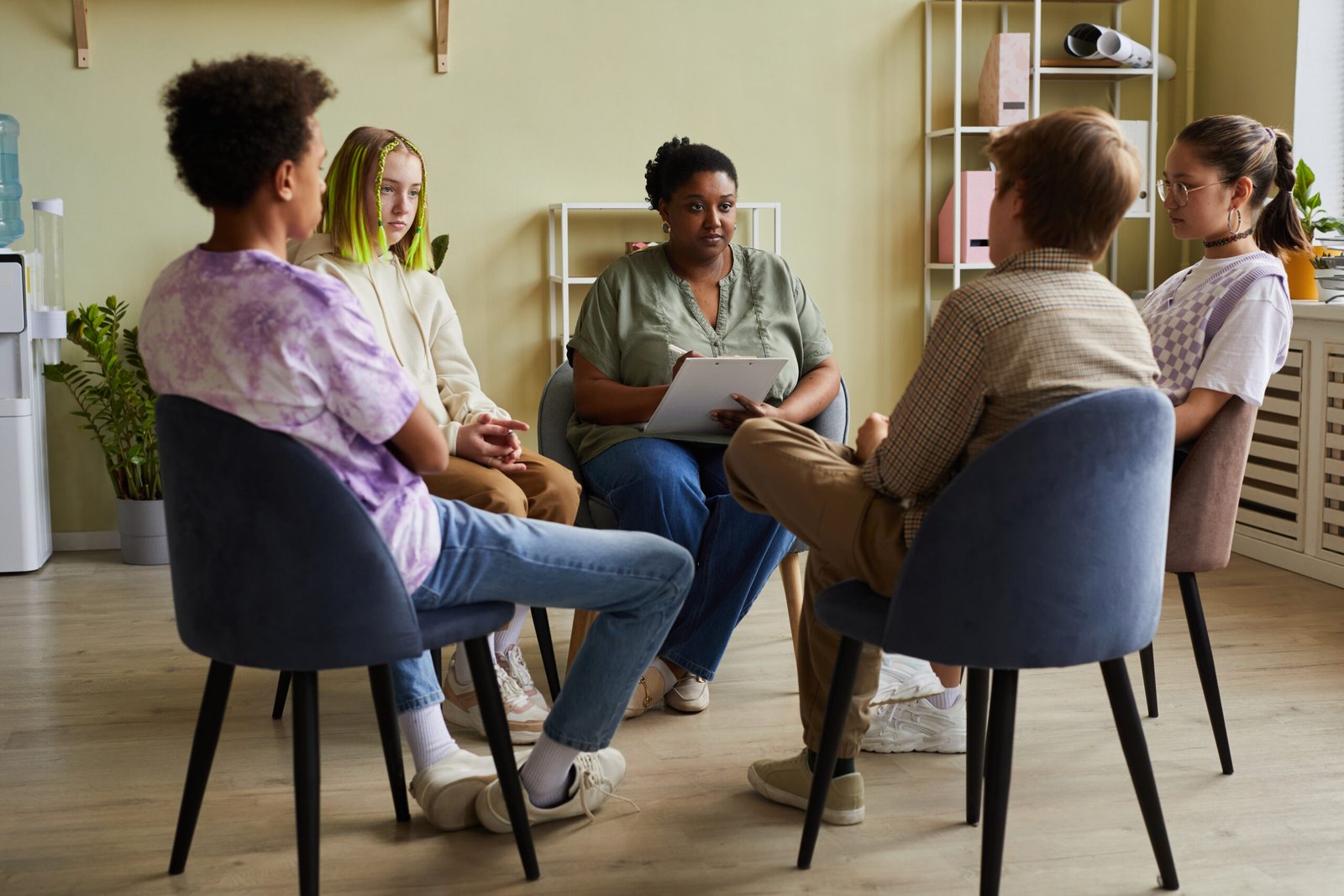 Psychologist working with difficult teenagers